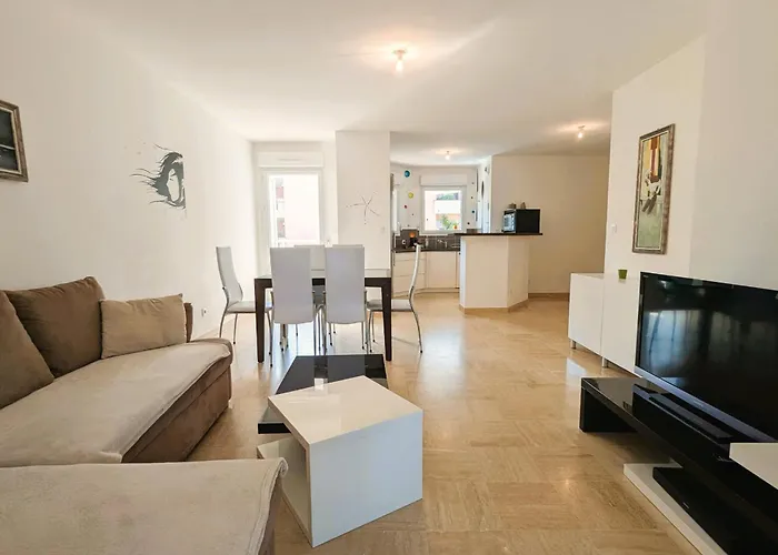 Of 70 M With Shared Pool In Apartman