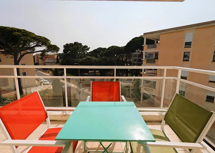 Of 70 M With Shared Pool In * Hyères