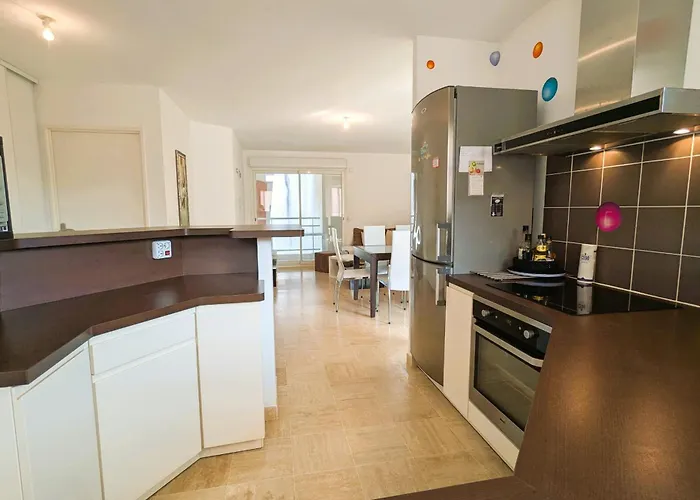 Of 70 M With Shared Pool In * Hyères