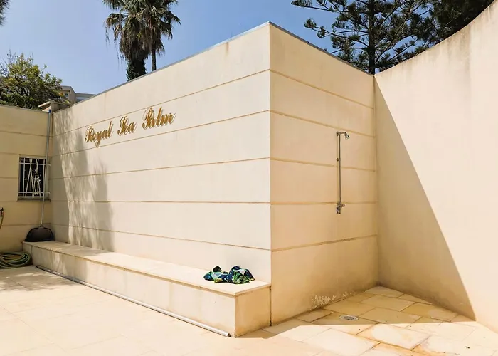 Apartman Of 70 M With Shared Pool In *