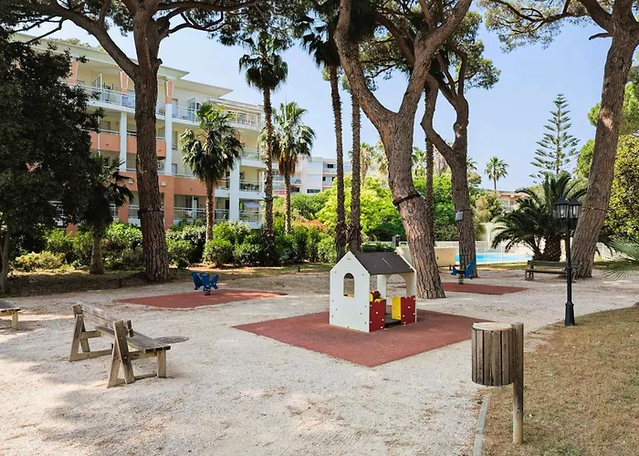 Of 70 M With Shared Pool In * Hyères